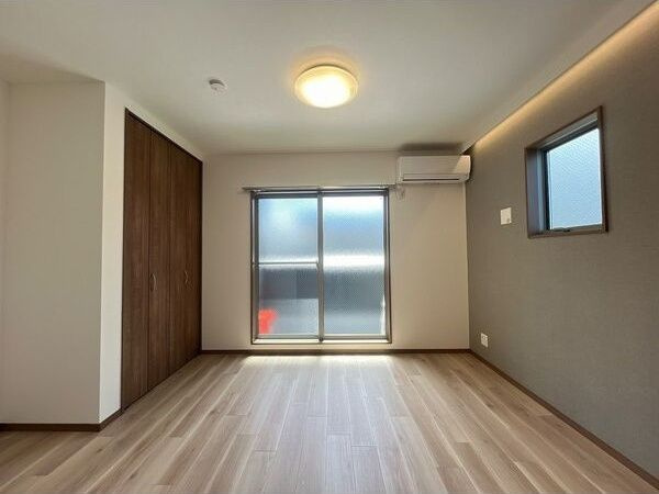 オクサリス淡路の洋室