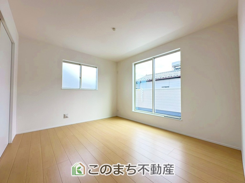 ハートフルタウン宇都宮市竹林町163番の洋室|陽光がふんだんに降り注ぐお部屋です。陽だまりの空間で、プライベートなお家時間も快適にお過ごしいただけます♪
