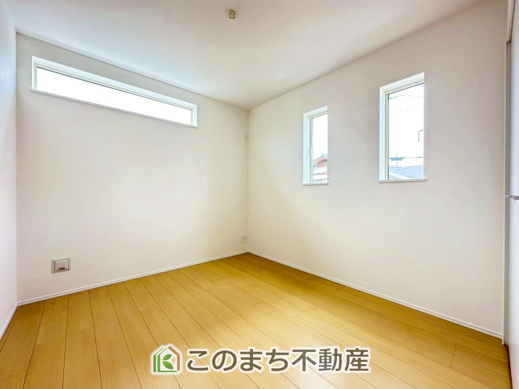 ハートフルタウン宇都宮市竹林町163番の洋室|採光も確保されたお部屋です。大きいベッドを置いても余裕のあるゆとり空間。
