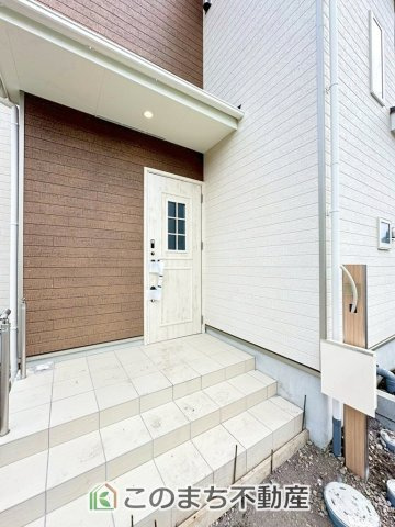 ハートフルタウン宇都宮市竹林町163番の玄関|玄関周りは家の顔！スタイリッシュな玄関が特徴です！

