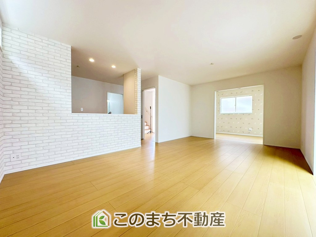 ハートフルタウン宇都宮市竹林町163番の居間・リビング|オープンでのびやかな空間を生み出す、こだわりの広がりとゆとり。家族と過ごす時間を大切にしたい方にぴったりの明るくゆとりある住空間です。
