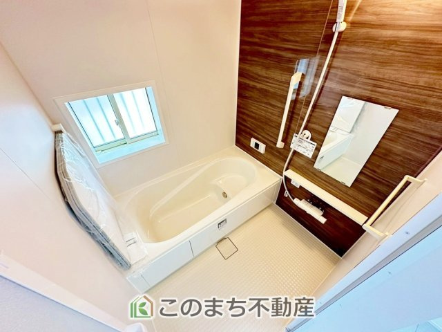 ハートフルタウン宇都宮市竹林町163番の浴室|"ゆったり１坪バスには換気・乾燥・暖房機能付き！！
大人も足を伸ばせるゆったり浴槽！！
ご家族皆さんで入っても、一人でゆっくり入っても一日の疲れを癒してくれるお風呂です！！"
