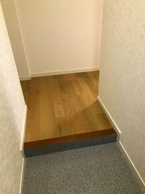 成子坂ハイツの玄関