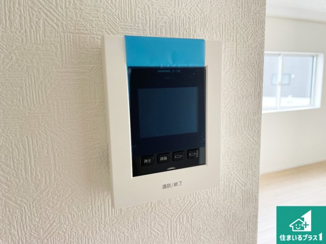 大津市雄琴　第26期　新築一戸建ての防犯設備|カラーモニターインターホン！声だけでなく来訪者の姿や顔がモニターで確認できるので、小さなお子様がいらっしゃるご家庭でも安心できます！