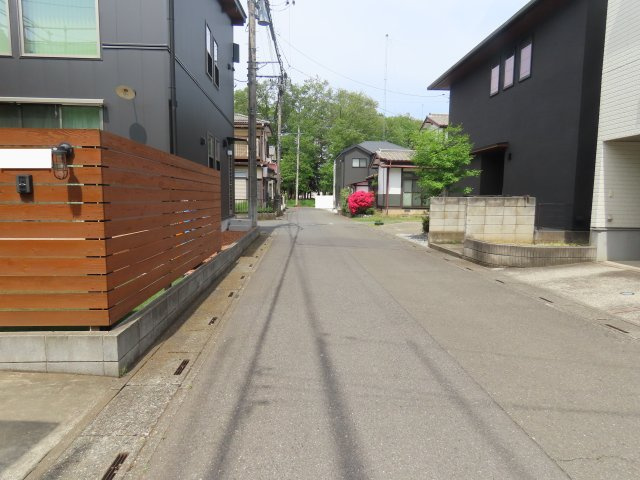 鶴ヶ島市脚折新築戸建の前面道路含む現地写真