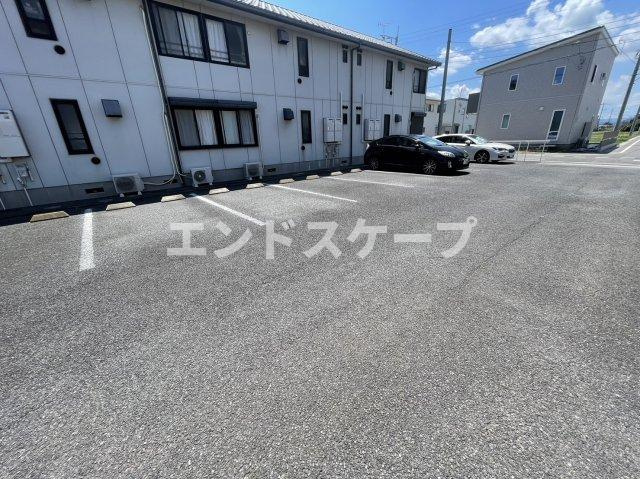 コンフォール石坂Dの駐車場|高崎、前橋エリアのお部屋探しはエンドスケープまで！お客様の理想お聞かせ下さい♪