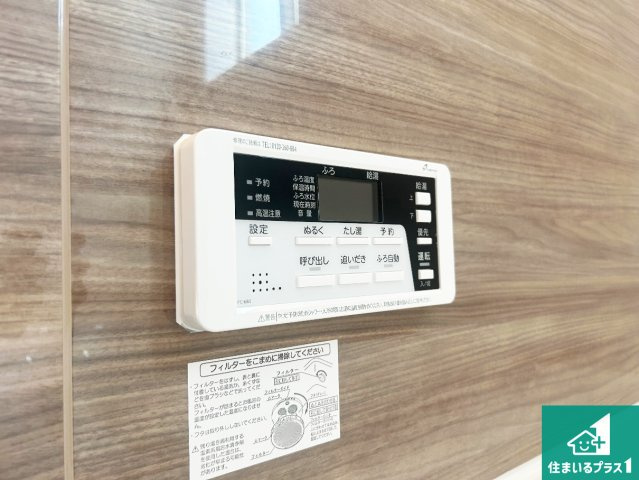 西宮市生瀬東町　第1期　新築一戸建てのキッチン|リビングと統一感があり、使い勝手のいいキッチン。広々としているので、二人並んで作業が出来ちゃいます。お子様と一緒に色々なお料理に挑戦できるスペースがあります。