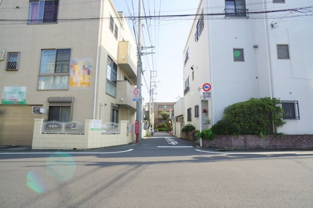中目黒５　戸建の外観|☆現況建物（居住中）☆
木造3階建4LDK
延床面積128.69㎡
※内車庫面積20.18㎡含む
2010年12月築