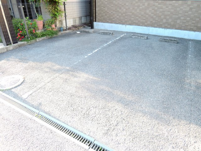 レジデンスSHⅢの駐車場
