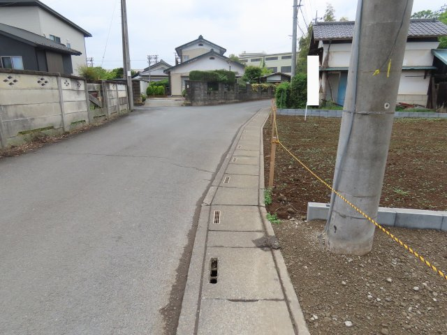 坂戸市北大塚売地の前面道路含む現地写真