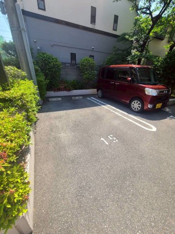 グラン・ドムール甲子園口の駐車場