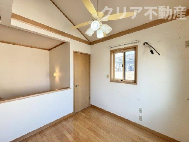 【洋室】 | 前橋市箱田町中古住宅 | 2階ホールのファミリースペースです。エアコン設置可能です。