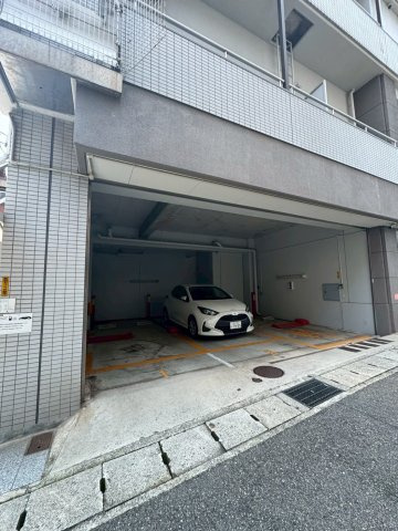リバティー壱番館の駐車場