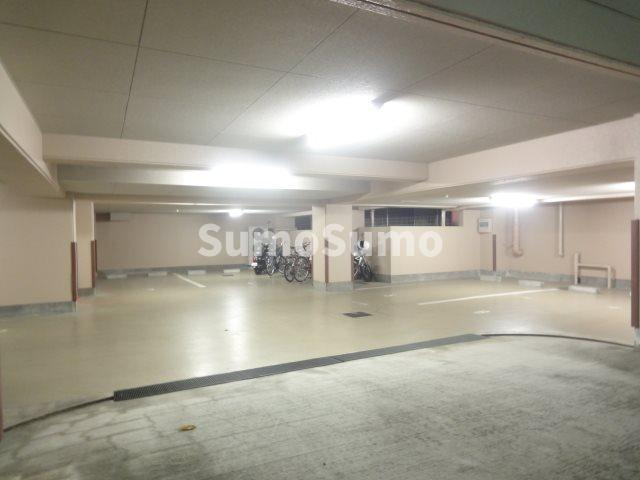 中山手ミオ壱番館の駐車場