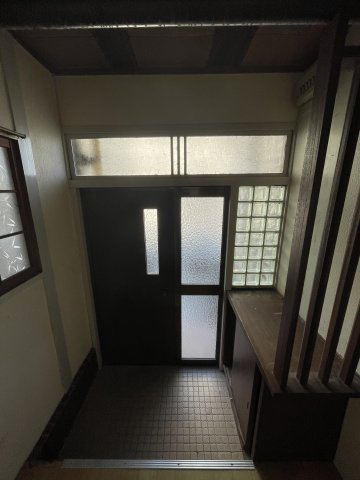 丸山町3丁目戸建の玄関