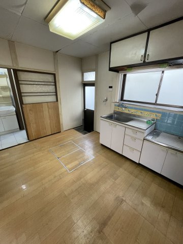 丸山町3丁目戸建の居間・リビング