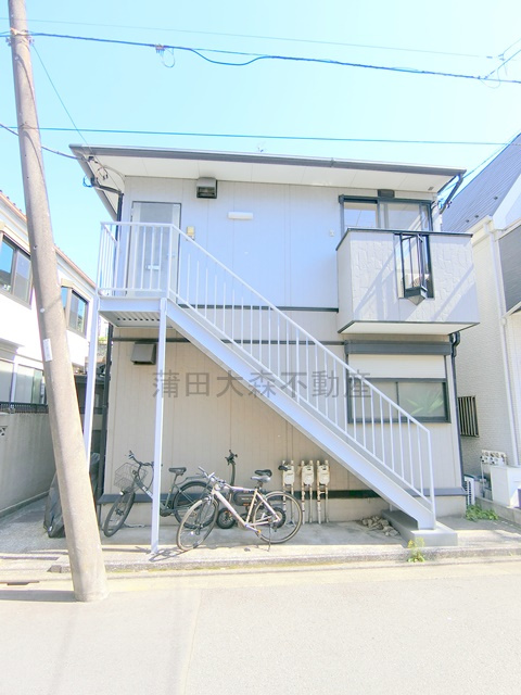 ラ・エクセラ落合の外観|1998年2月築　軽量鉄骨造地上2階建て　東京都大田区東六郷1丁目　
京浜急行本線雑色駅徒歩8分、空港線糀谷駅徒歩14分