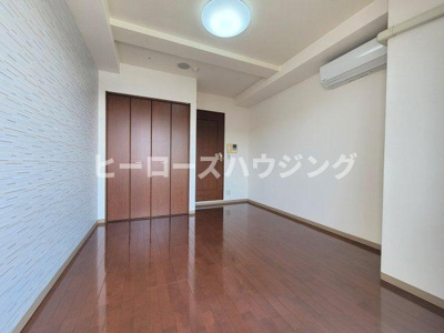 【居間・リビング】 | ロイヤルクイーンズパーク蛍池 | ※2026年3月下旬撮影！