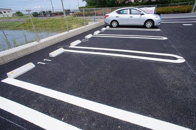 ルピナス　イン　ナガスカの駐車場|駐車場があるので、車を買う予定の方も安心です