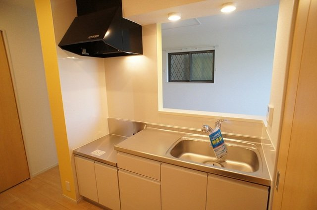 ルピナス　イン　ナガスカのキッチン|コンパクトなキッチンで掃除もラクラク