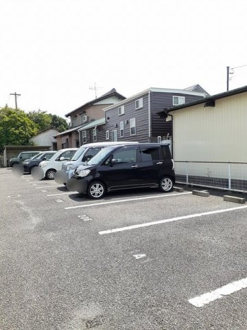 ファミール富士の駐車場