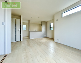 【居間・リビング】 | 本日内見できます　小・中学校6分　屋上　9号棟　市川市真間5　 | 販売現地