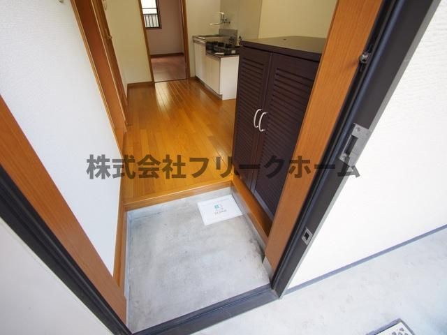 武蔵野市中町３丁目のアパートの玄関