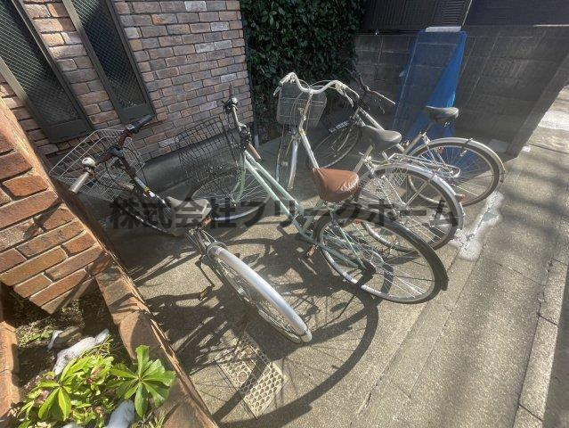 武蔵野市中町３丁目のアパートのエントランス