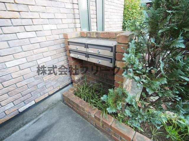 武蔵野市中町３丁目のアパートの庭