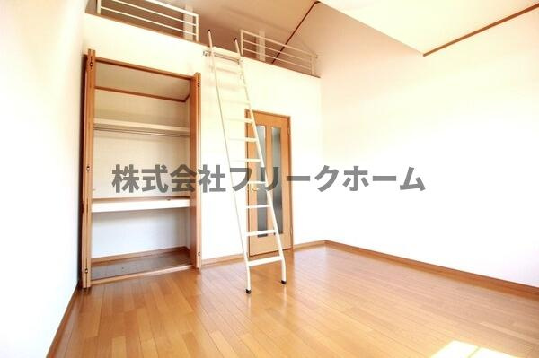 武蔵野市中町３丁目のアパートの居間・リビング
