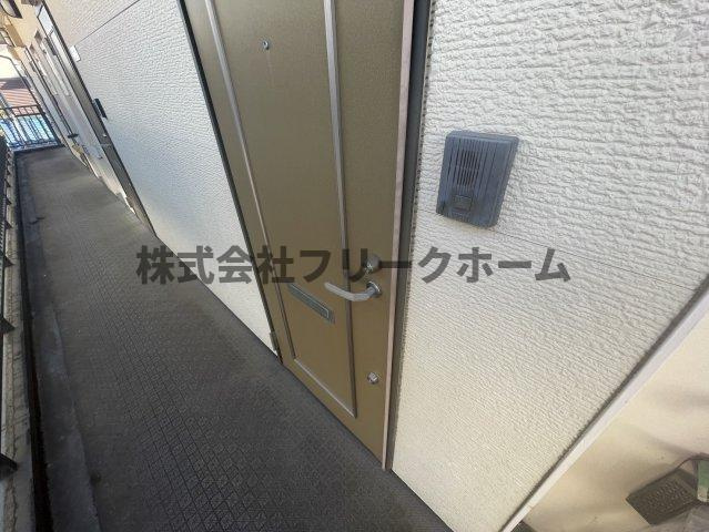 武蔵野市中町３丁目のアパートの玄関