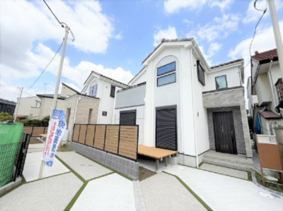 【外観】 | 【仲介手数料４７０万円が無料！！】■５ＬＤＫ＋車庫２台■ウルトラマン商店街を抜けた住宅街 | 【お得な諸費用サービスキャンペーン中！】
■詳しくは「物件概要」の「諸費用」をご確認下さい！
■祖師ヶ谷大蔵駅１１分！
■駐車場２台可
■耐震性、断熱性などで最高評価！
■ＺＥＨ水準住宅！
■内覧可能