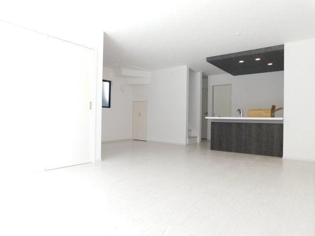 名古屋市北区長喜町３丁目の新築一戸建の居間・リビング|◇リビング◇　　南面で明るく広いリビング２２．１帖　リビング横を４．３帖の洋室として利用できます！