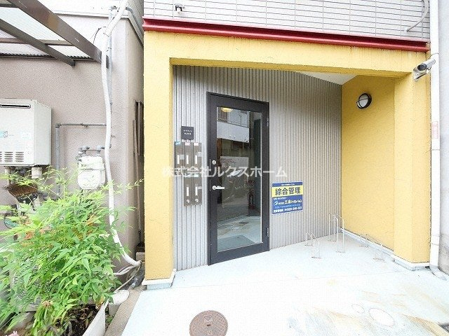 サテライト総持寺のエントランス