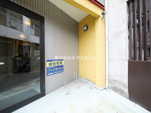 サテライト総持寺のエントランス