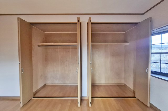 岸和田市尾生町5丁目の収納|洋室1ダブルクローゼット