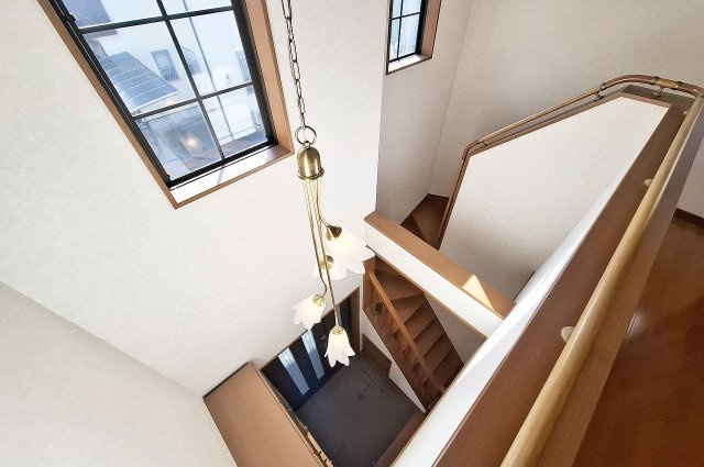 岸和田市尾生町5丁目の内装|2階ホール（吹抜け）