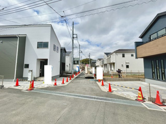 【前面道路含む現地写真】 | 本日内見できます　小・中学校6分　2階LDK　12号棟　市川市真間5　 | 販売現地