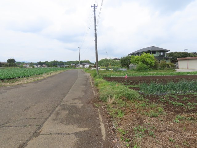 坂戸市成願寺売地の前面道路含む現地写真