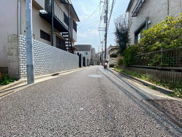 【前面道路含む現地写真】 | 練馬区富士見台２丁目　売地　１区画 | 落ち着いた住宅街の一角、ゆったり過ごせる住環境です