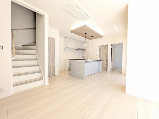八王子市　小宮町　平屋（新築一戸建て）の内装|～13.75帖の明るいLDKで、家族団欒の時間をお過ごしいただけます～