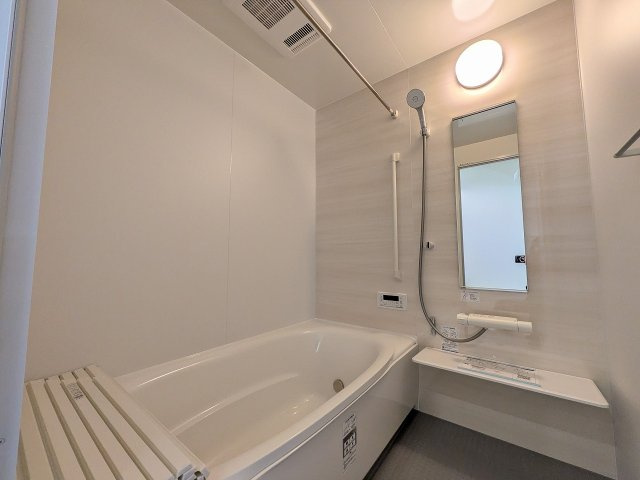 八王子市　小宮町　平屋（新築一戸建て）の浴室|～のびのびくつろげるバスルーム　１日の締めくくりに癒やしのバスタイムを～