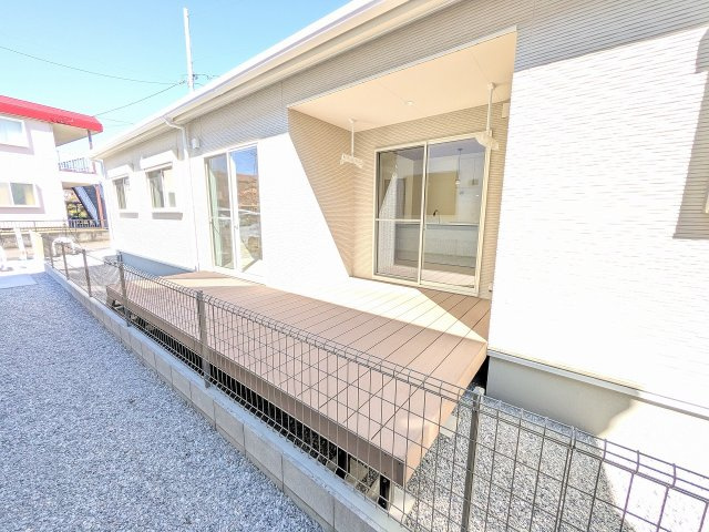 八王子市　小宮町　平屋（新築一戸建て）の庭|～庭にはウッドデッキ付き～