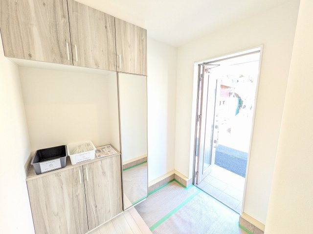 八王子市　小宮町　平屋（新築一戸建て）の玄関|～ミラー付き、コの字型シューズボックス～