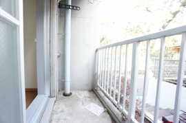 バルコニーからの眺めを楽しみながら食事をしませんか