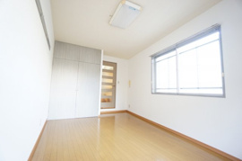 明るい色調の室内です