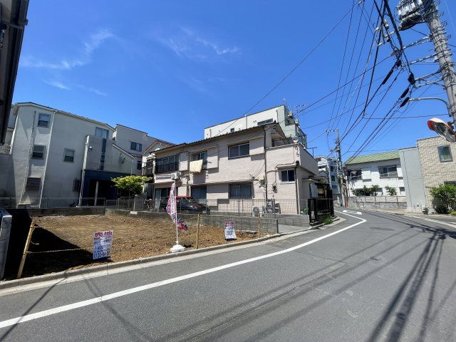 ＜LIBERi リーベリー＞練馬区平和台1丁目　土地30坪　角地の建築条件付き売地限定1区画　の前面道路含む現地写真
