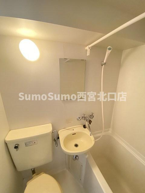 メゾンモナムールの洗面所