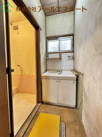 明石市二見町福里　　中古戸建の独立洗面台