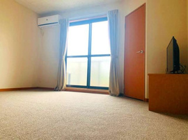 開放的な寝室です